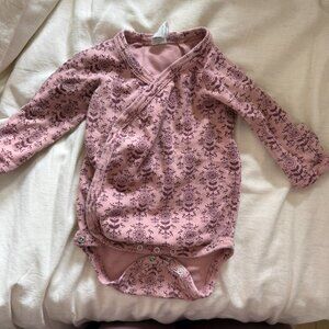 Kate Quinn Wrap Onesie 6-12mo